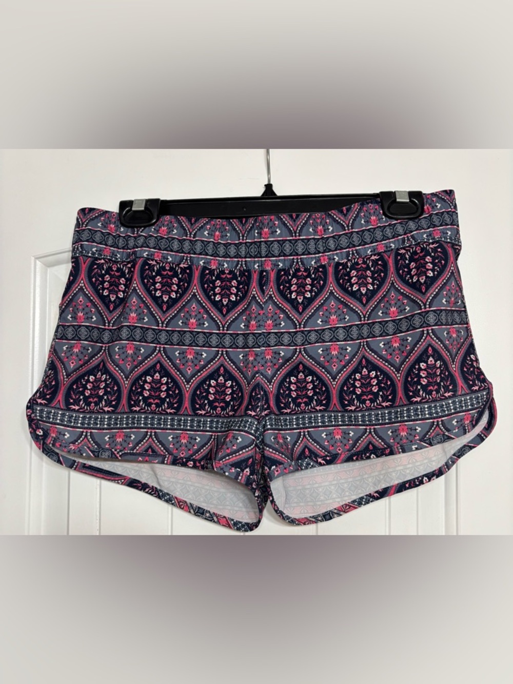 Roxy shorts size Med